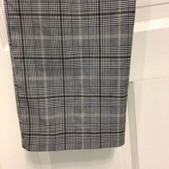 LIZ Claiborne plaid trousers. High waisted with pleats and tapered leg - Picture 4 of 5
